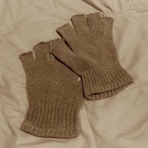 Soft, gentle fitting Women's Fingerless Gloves